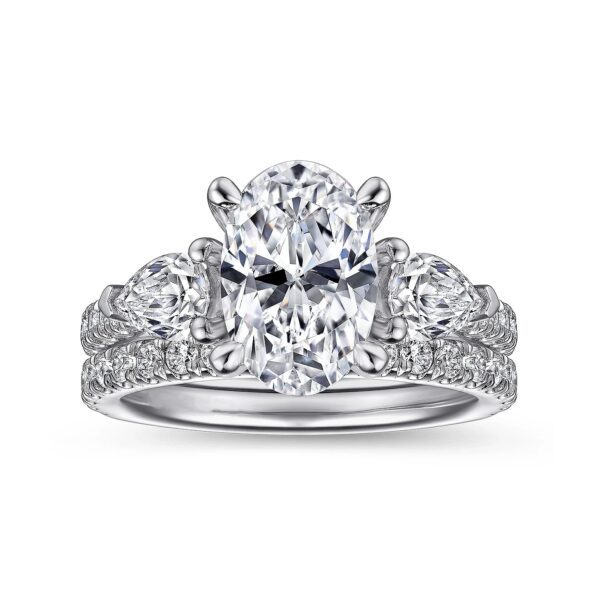 18K White Gold Oval Three Stone Diamond Engagement Ring - Image 5