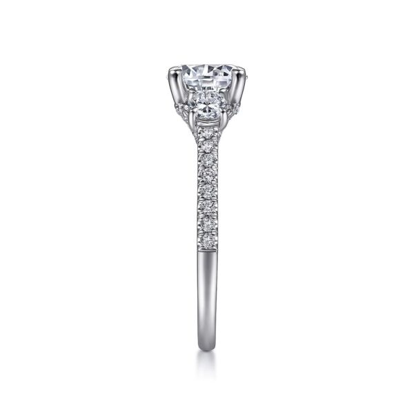 18K White Gold Round 3 Stone Diamond Engagement Ring - Image 4
